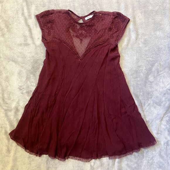 Burghandy Lace Flowy Dress - Picture 1 of 4